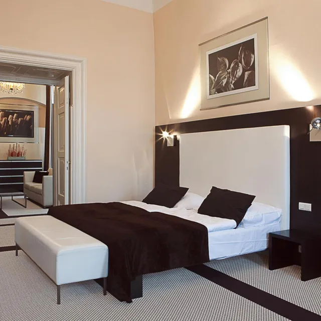 جناح جونيور، Old Town Square Residence by Emblem 5/7