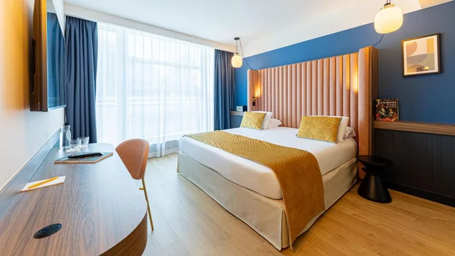 جناح تنفيذي بسرير مزدوج مع أريكة، Golden Tulip Aix Les Bains 2/3