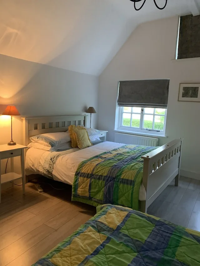 غرفة عائلية بسرير كينج مع أريكة، Appletree Cottages 1/2