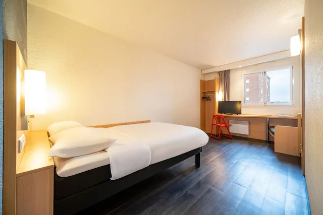 Room, Double Bed, Accessible, B&B HOTEL Amiens Centre Cathedrale 2/9