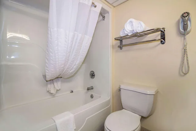 جناح بسريرين كوين، Clarion Pointe Charleston West Ashley 5/5