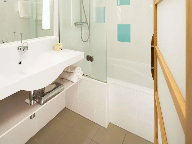 غرفة تنفيذية بسرير كوين مع أريكة، NOVOTEL MANCHESTER WEST 7/8