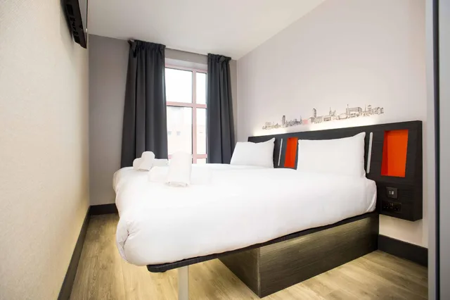 غرفة قياسية بسرير فردي، easyHotel Sheffield City Centre 1/1
