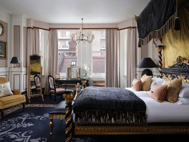 Gardens, Suite, King Bed, Sofa، No 11 Cadogan Gardens Hotel 1/1
