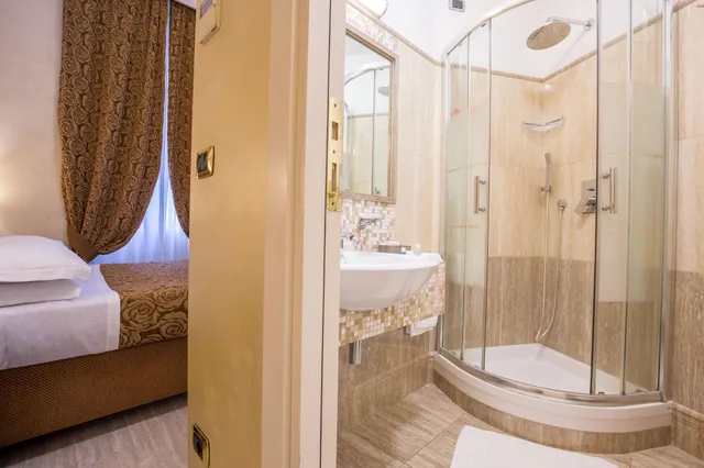 غرفة قياسية بسرير مزدوج، Hotel Fellini 3/4