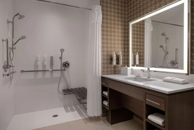استوديو بسرير كينج لذوي الإعاقة، Home2 Suites by Hilton Bristol 2/2