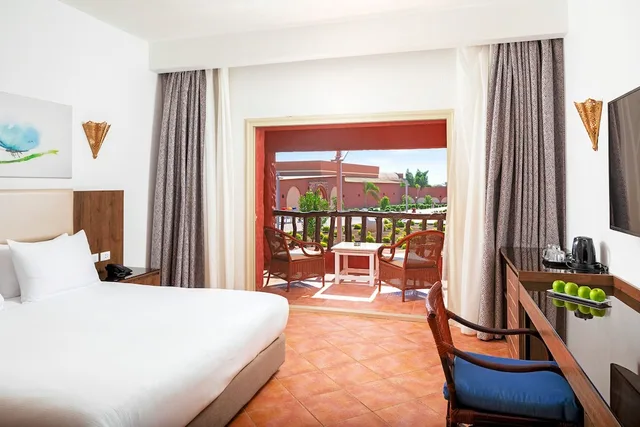 غرفة ديلوكس بسريرين منفصلين بإطلالة على البحر، Pickalbatros Portofino Villaggio Resort 1/3