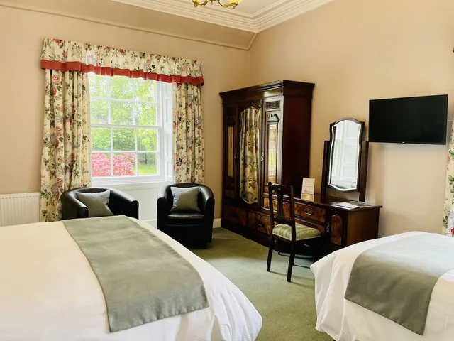 غرفة عائلية بسرير كينج وسرير فردي بإطلالة على الحديقة مع أريكة، West Plean House 5/10
