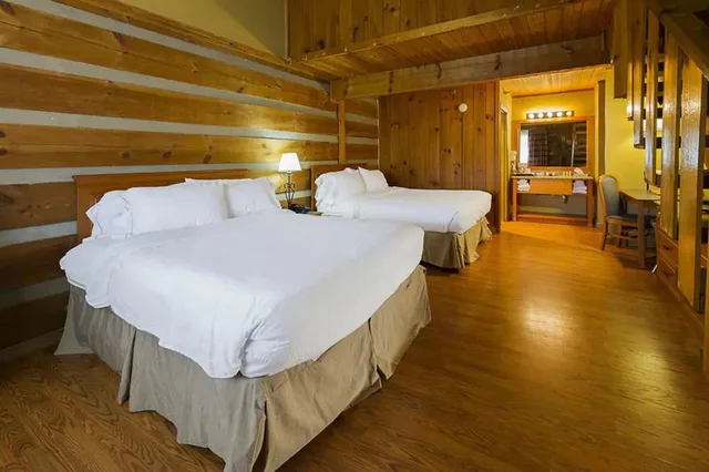 لوفت قياسي بسريرين كوين، Timbers Lodge 3/9
