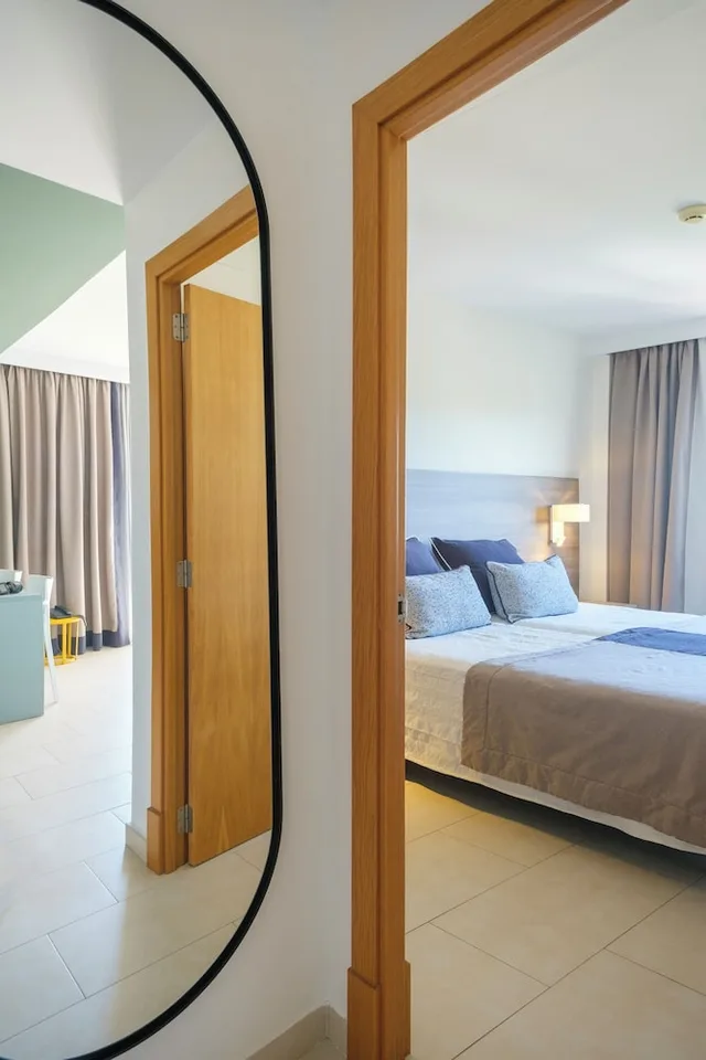 شقة بسريرين منفصلين بإطلالة على البحر بغرفة نوم واحدة مع أريكة، Cabot Tres Torres Apartamentos 5/10