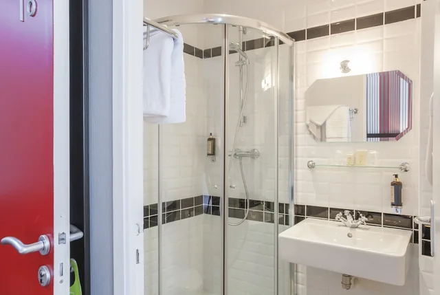 غرفة صغيرة بسرير مزدوج، Hotel Le Charleston 6/7