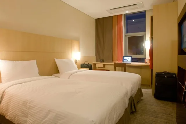 غرفة قياسية بسريرين منفصلين، Central 7 Hotel 3/8