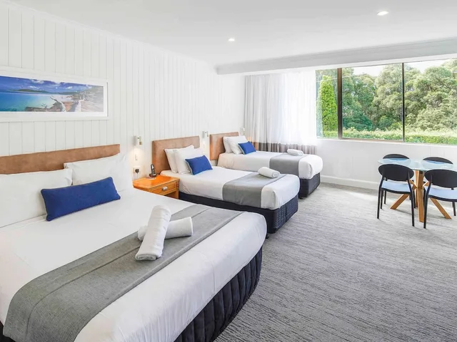 غرفة قياسية بسرير كوين وسريرين منفصلين، MERCURE CHARLESTOWN 3/5