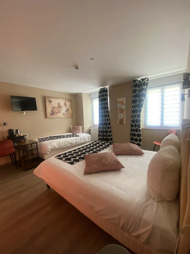غرفة كومفورت ثلاثية، CENTRAL HOTEL 1/1