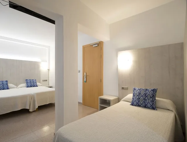غرفة ثلاثية بثلاثة أسرّة، Roca Hostal 2/6