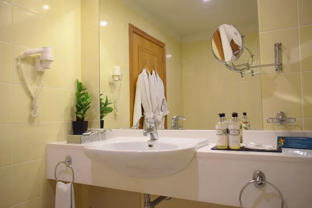 غرفة بريميوم بسرير فردي بإطلالة على البحر، Madeira Regency Cliff - Adults Only 5/7