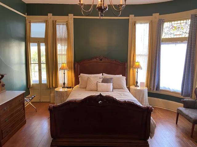 City, Queen Bed، The Queen Anne Inn 2/3