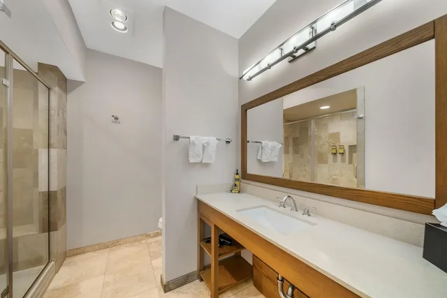 Standard, King Bed, Partial Harbour View، Best Western Plus Northwoods Inn 7/8