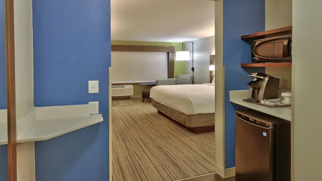 Suite, 2 Queen Beds, Holiday Inn Express & Suites Denver Northwest - Broomfield 2/4
