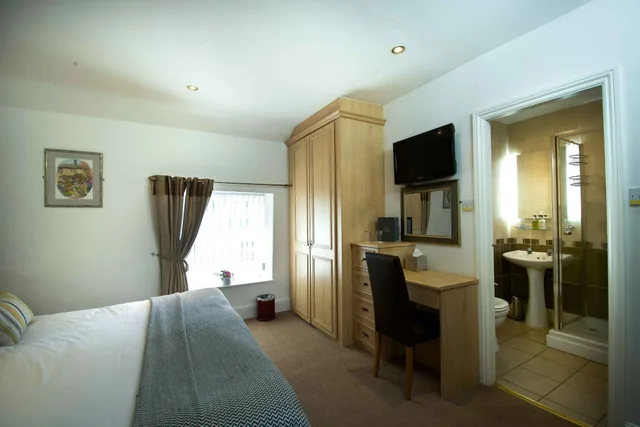 Room, Double or Twin Bed, The Plough Inn 3/3