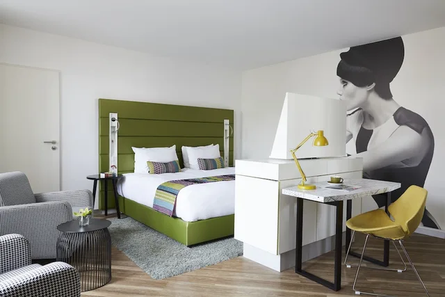غرفة قياسية بسرير مزدوج بإطلالة على الحديقة، Hotel Indigo Duesseldorf Victoriaplatz 4/10