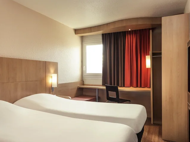 غرفة قياسية بسريرين منفصلين، ibis Epinay sur seine Gennevilliers 1/3