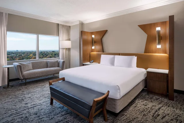جناح استوديو بسرير كينج بإطلالة على المدينة في طابق مرتفع، Hilton Dallas Lincoln Centre by the Galleria 1/2