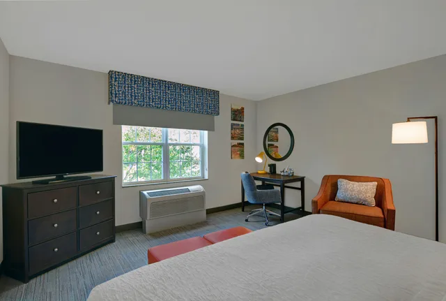 غرفة بسرير كينج، Hampton Inn Bath Brunswick Area Me 3/4