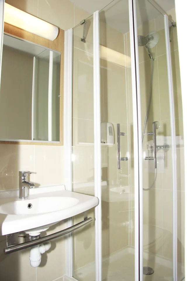 غرفة بسريرين منفصلين، B&B Hotel Vierzon 2/2