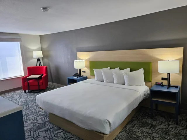 Room, King Bed, Country Inn Suites By Radisson Savannah I 95 North Ga 13/20