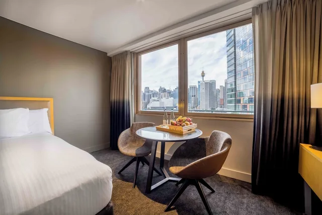 Deluxe, Queen Bed, City Skyline View، Novotel Sydney On Darling Harbour 7/10
