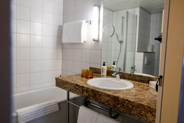 غرفة بسرير كينج بشرفة، Best Western Conference Airporthotel Frankfurt-Moerfelden 8/10