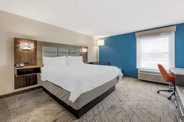 جناح بسرير كينج بحوض جاكوزي، Holiday Inn Express & Suites NASHVILLE SOUTHEAST - ANTIOCH 2/6