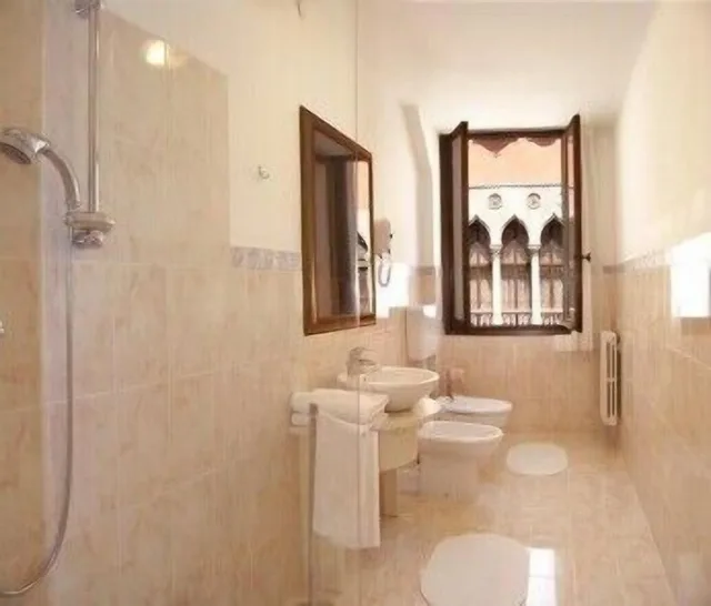 غرفة سوبيريور رباعية بسرير كوين وسريرين منفصلين، Corte dei Greci 4/4