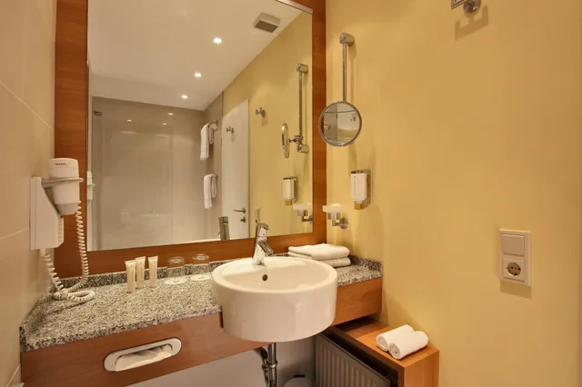 غرفة سوبيريور بسرير مزدوج وسريرين منفصلين بإطلالة على الجبل، H Plus Hotel Willingen 8/10