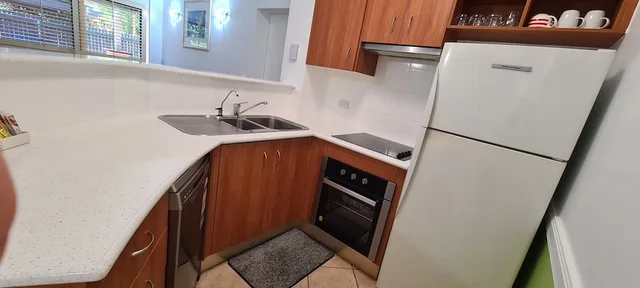 1 Bedroom, Courtyard, Deluxe, Apartment, Queen Bed, Sofa، WATERFRONT TERRACES 3/5