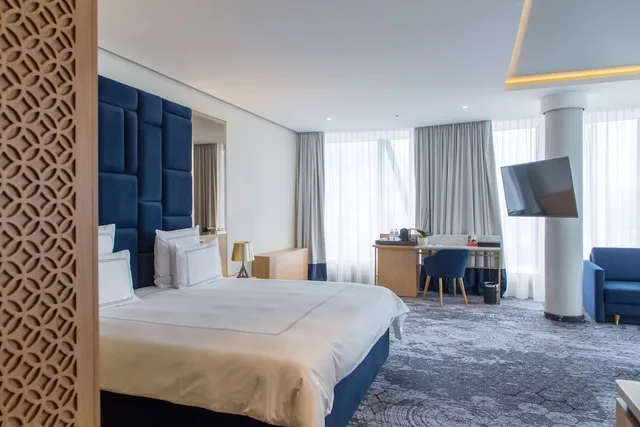 Panorama, Junior Suite, King Bed، Swissotel Sarajevo 3/5