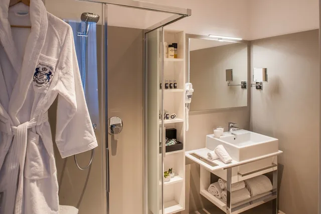 غرفة بريميوم بسرير كوين بإطلالة على البحر، Miramare Hotel the Palace 10/10