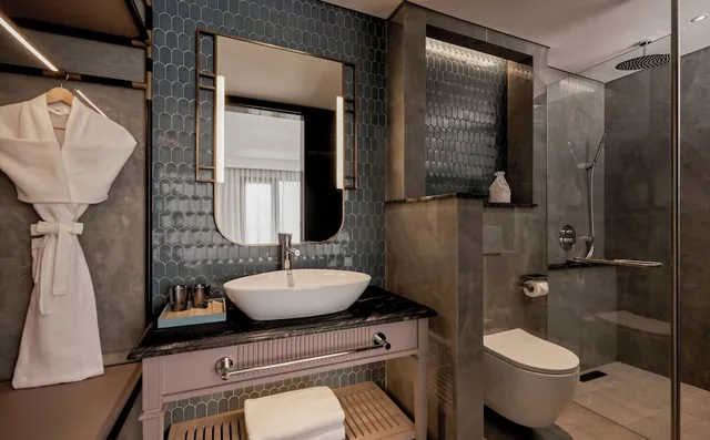 French, Junior Suite, Studio, Twin Beds, Balcony، La Siesta Premium Saigon Central 4/6