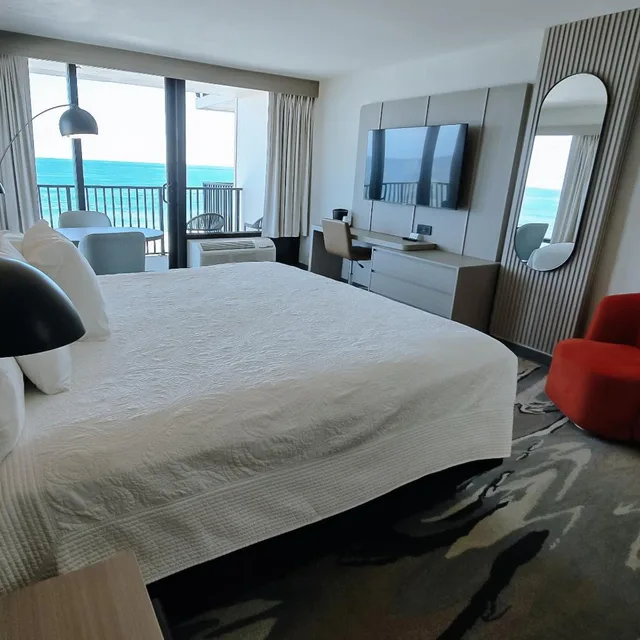 غرفة بسرير كينج بإطلالة على البحر، Nautilus Inn 4/10
