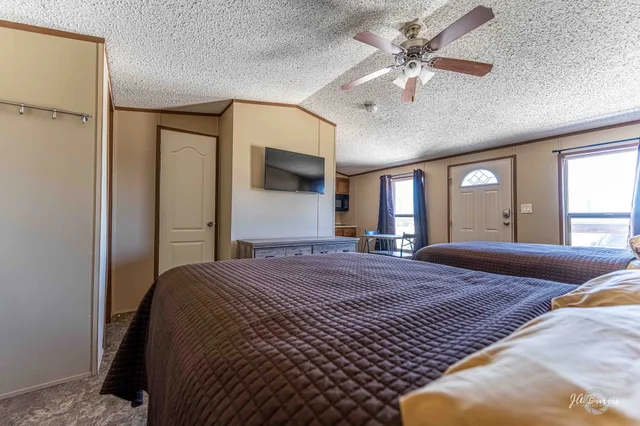 جناح استوديو بزنس بسريرين مزدوجين، Elite Cabins and RV Park 3/5