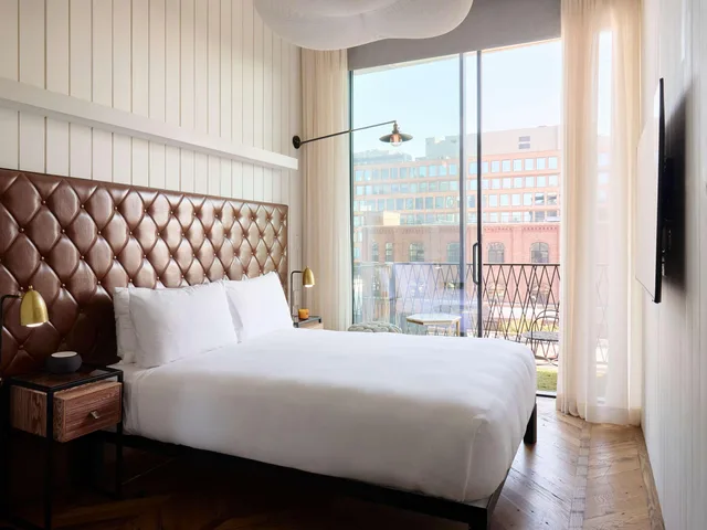 Room, Terrace, Arlo Williamsburg 5/10
