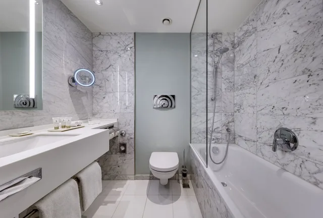 جناح تنفيذي بسرير كينج، Clayton Hotel Dusseldorf City Centre 6/8