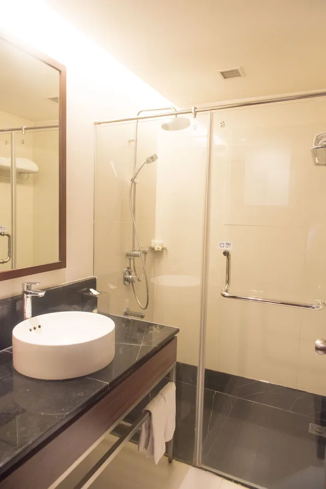 Superior, Twin Beds, City View, Vivanta Kolkata EM Bypass 3/4
