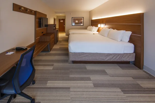 غرفة قياسية بسريرين كوين، Holiday Inn Express Gatlinburg Downtown 5/8