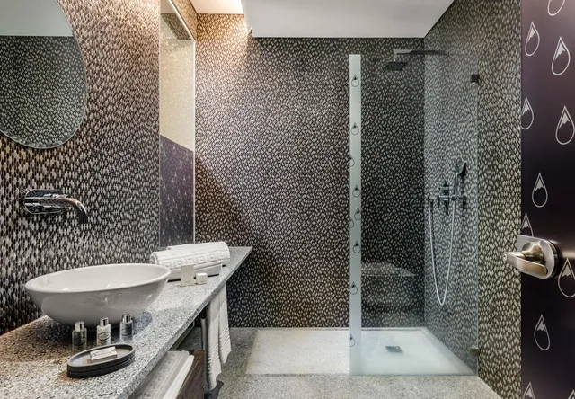 1 Bedroom, Suite, King Bed, Hot Tub, Aqua Village Health Resort And Spa 4/9