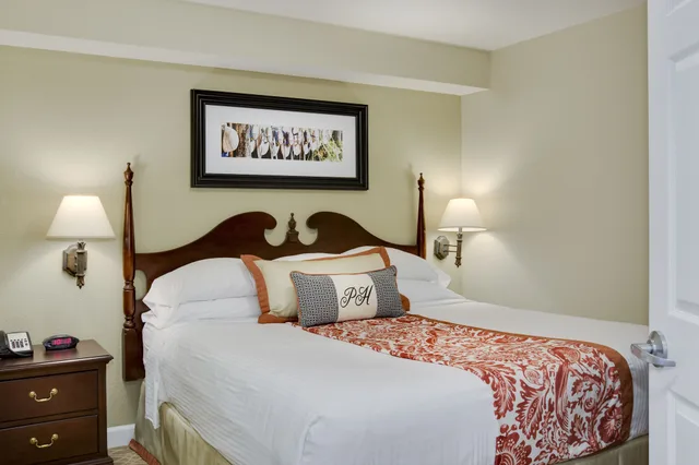 جناح كلاسيكي بسرير كينج بغرفة نوم واحدة مع أريكة، Bluegreen Vacations Patrick Henry Square, an Ascend Collection Resort 6/7