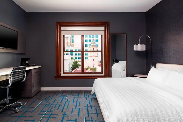 غرفة ديلوكس بسرير كينج، Le Meridien Tampa, The Courthouse 4/5