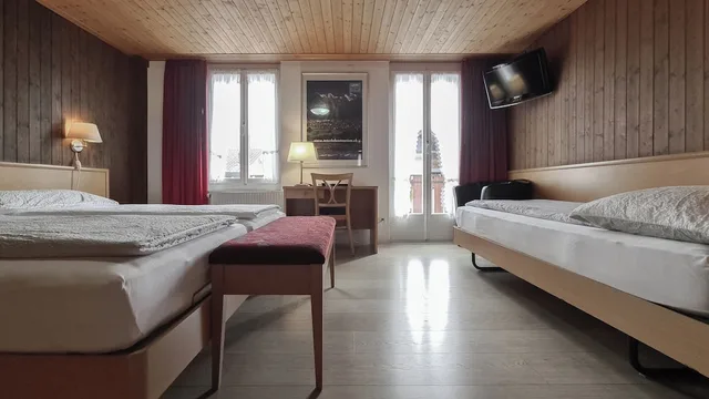 غرفة سوبيريور ثلاثية بثلاثة أسرّة بشرفة، Rossli Hotel 1/1