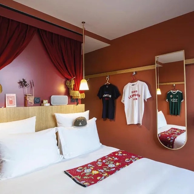 غرفة سوبيريور بسرير كينج بشرفة، Mob Hotel Paris Les Puces 2/9